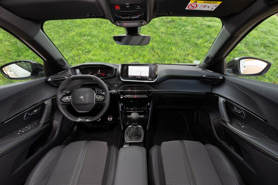 Торпедо Peugeot e-2008 GT (Digital White) 2019 года  (WW) (фото 90 из 119)